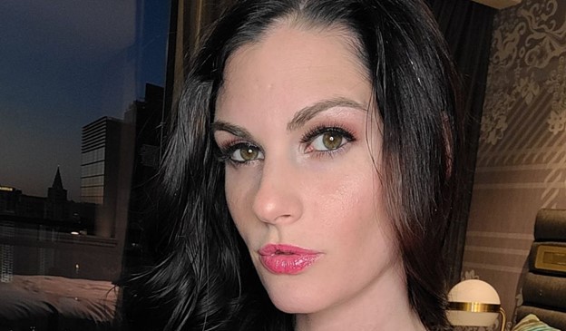 The Hot Webcammer, Aria Khaide, Out with a New Boy/Girl Scene The Hot Webcammer, Aria Khaide, Out with a New Boy/Girl Scene