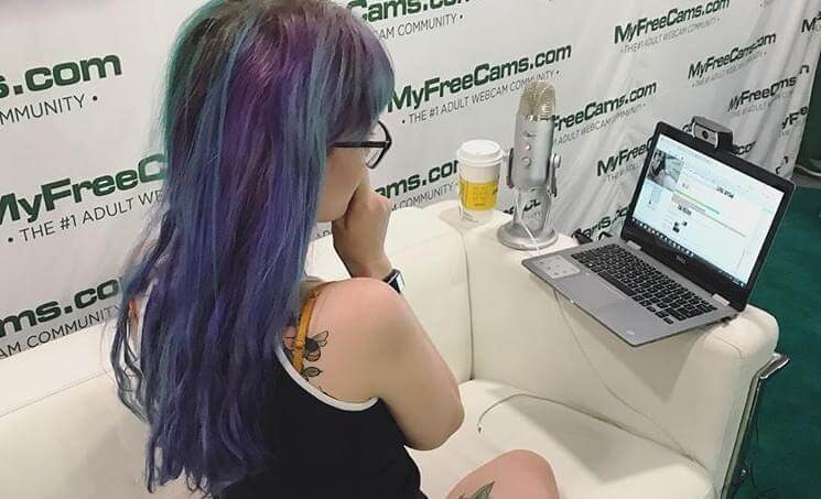 Aussie girls earning up to $500,000 annually as online model Aussie girls earning up to $500,000 annually as online model